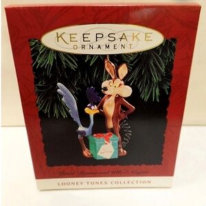 Hallmark Road Runner and Wile E. Coyote Christmas Ornament 1994 Looney Tunes